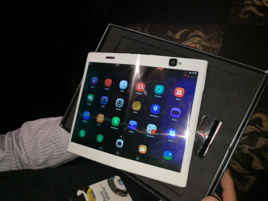 Lenovo-foldable-tablet-Novet-011-930x698