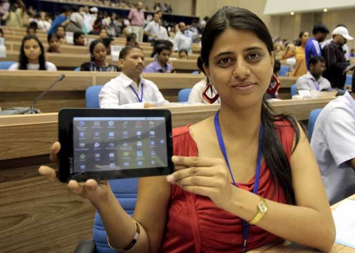 Aakash 2 : Une tablette tactile à 15€ pour les étudiants Indiens ! 