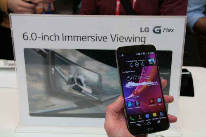 [MWC 2014] La phablet à écran incurvé LG G Flex en vidéo 2